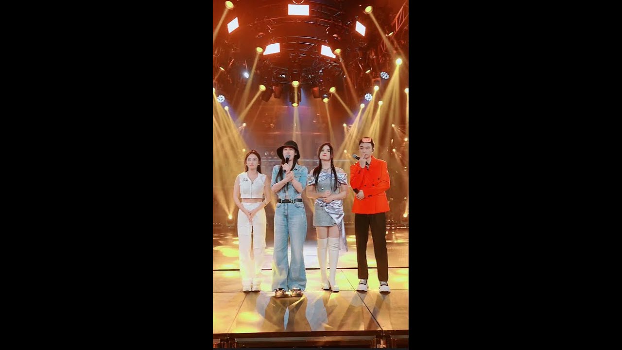 今天杨昊两周年庆典，唐艺小艾豚豚到现场助阵，希望杨昊直播之路永不断电，豚豚说的#唐艺大舞台
