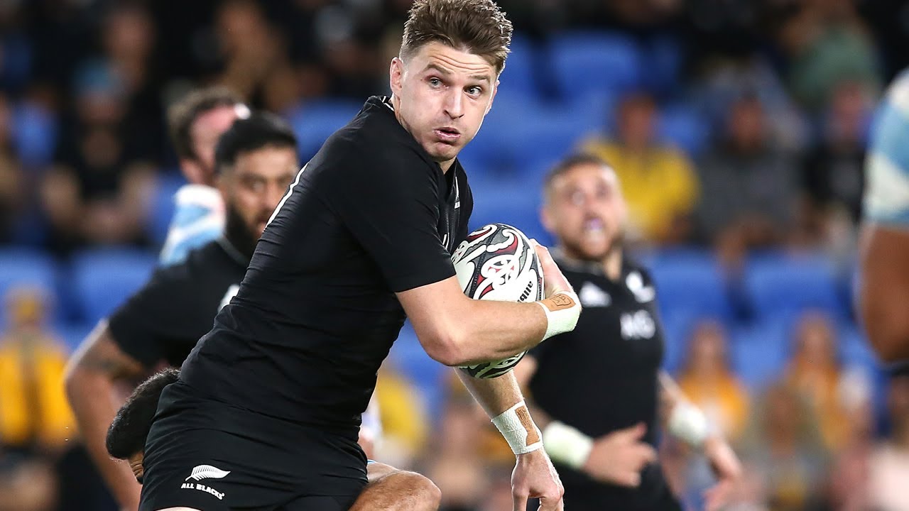 Beauden Barrett with an ALL-TIME offload