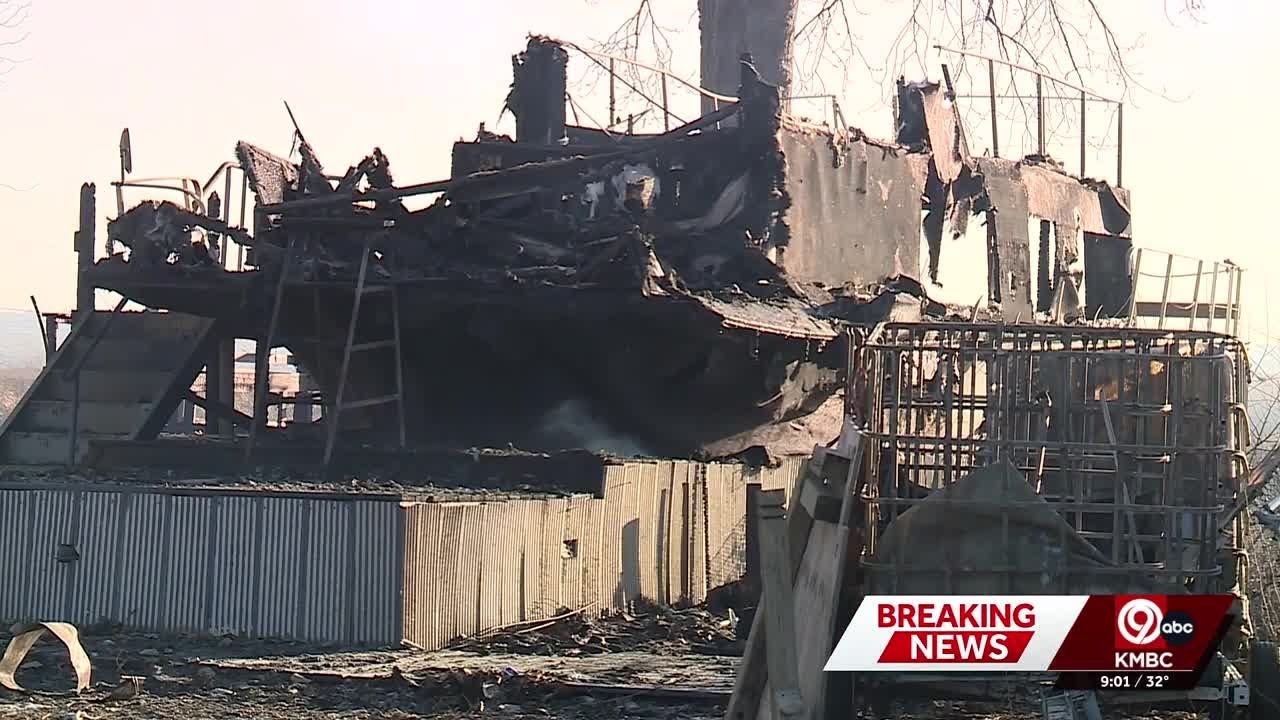 Grass fire spreads into Ray County neighborhood, damaging homes and displacing families