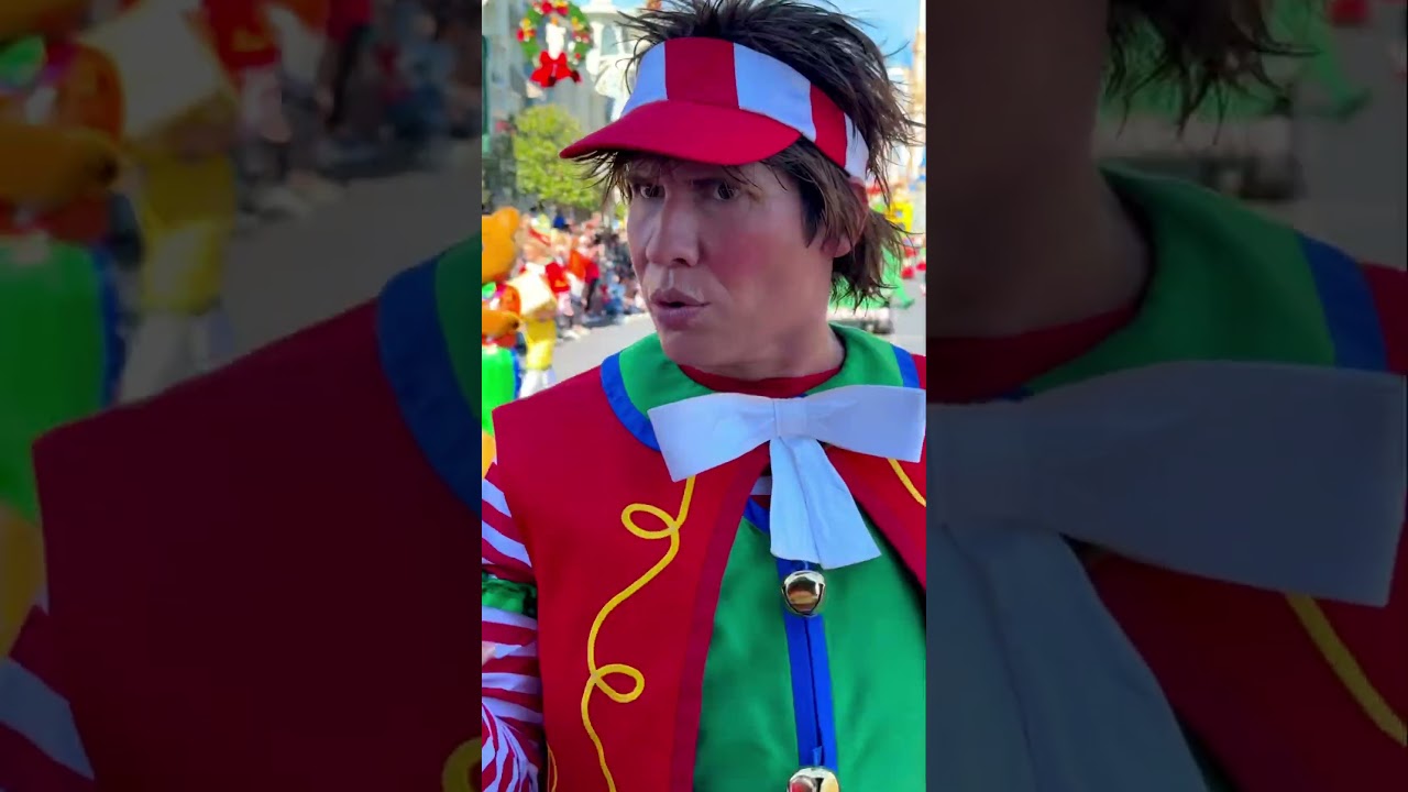 Your Sign to Book a Holiday Disney Trip 🎄