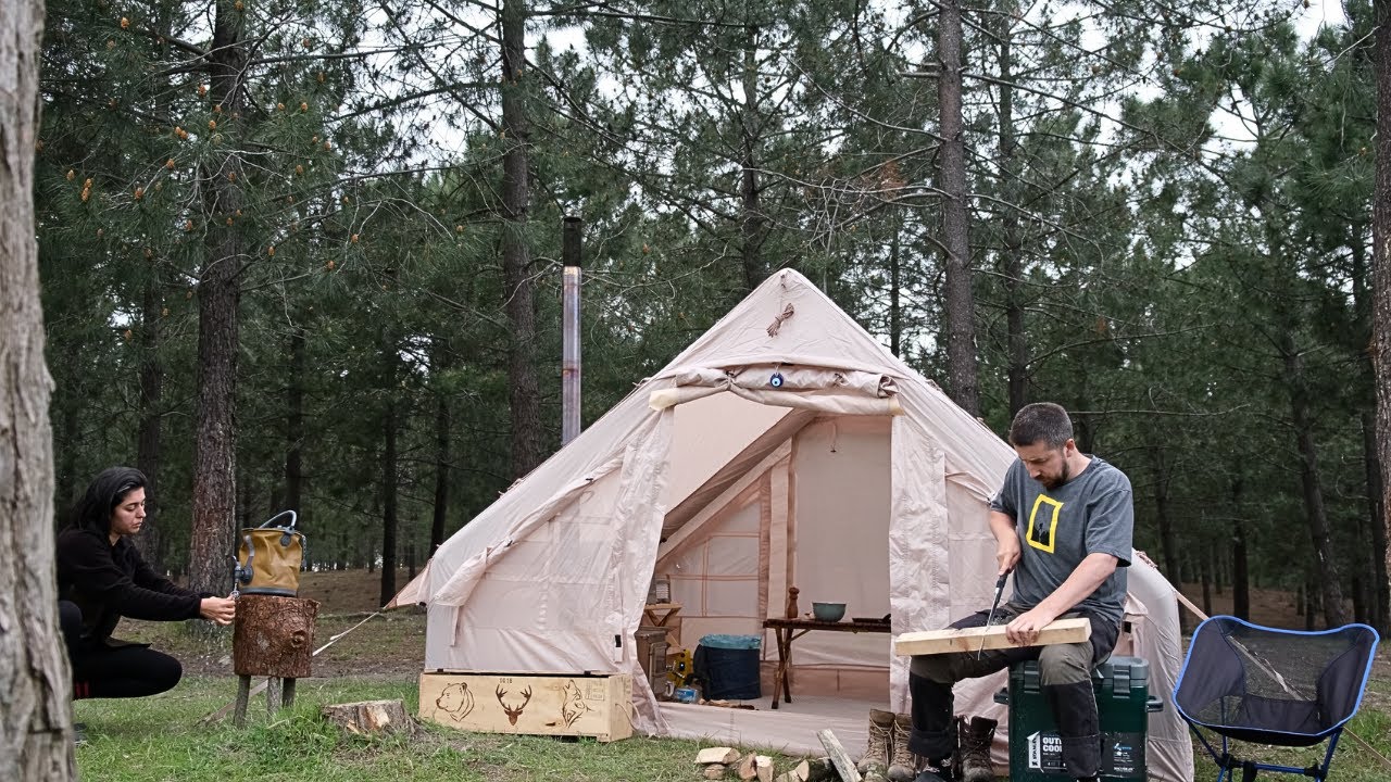 КЕМПИНГ У ОЗЕРА С НАШЕЙ НОВОЙ НАДУВНОЙ ПАЛАТКОЙ | НАШ ДРОН УПАЛ || МЫ ПОСМОТРЕЛИ ПОВАРКА С ФОТОКАПОМ