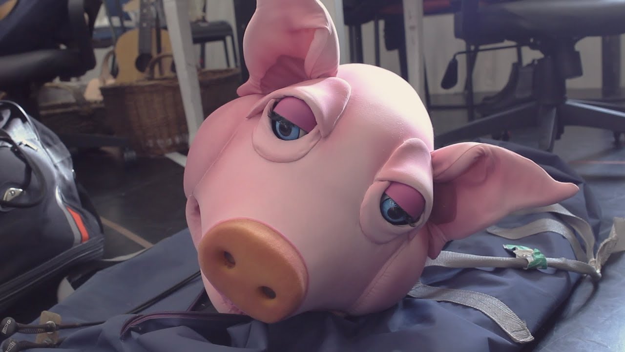 BETTY BLUE EYES - Die Probe mit dem Schwein