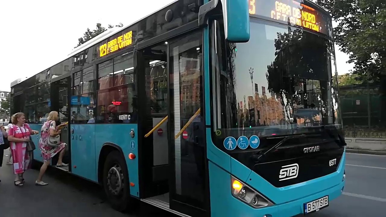 Autobuze STB in stația Piața Unirii 1 (București, 2019-07-27)