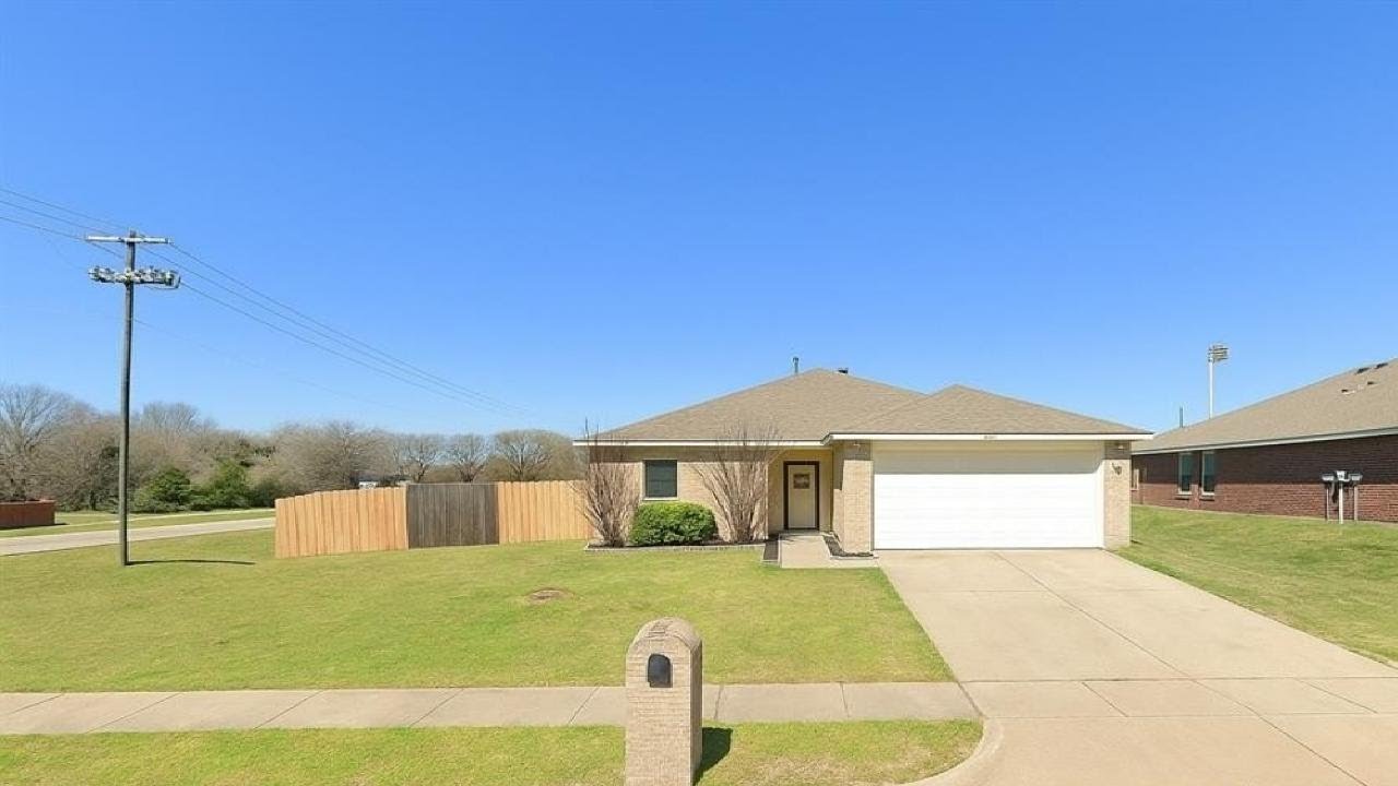 801 Cascade Drive, Glenn Heights, TX Presented by Laura Crivello- Broker.