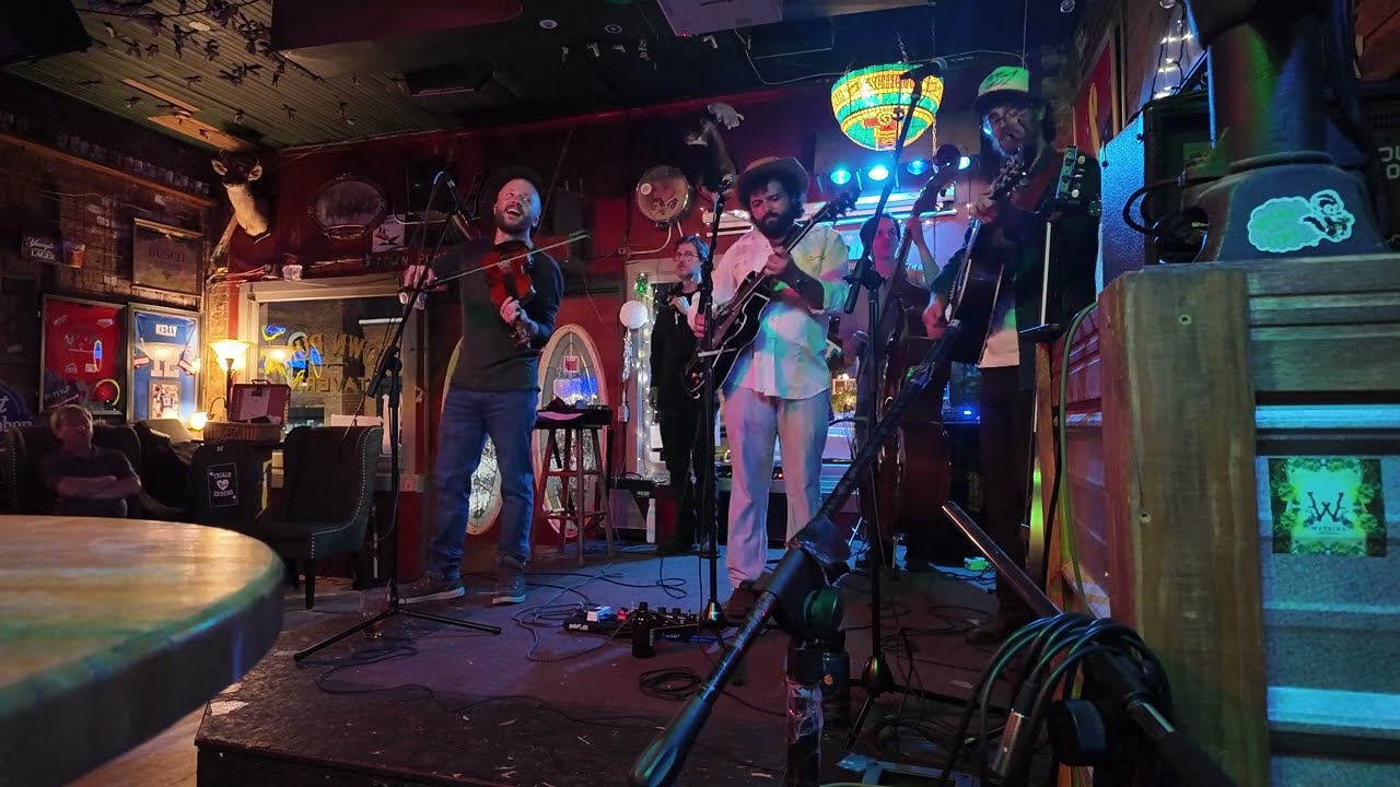 Pat Sheridan - Gone to the Country /// live at Town Pump Tavern