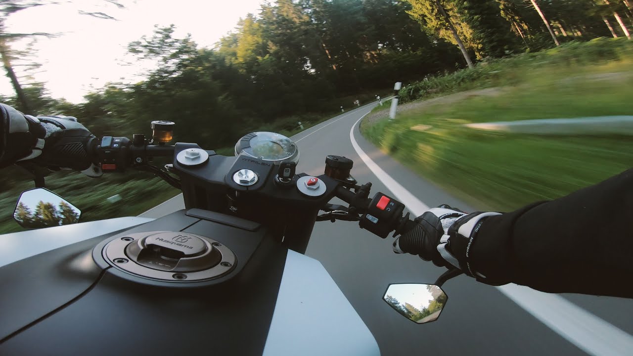 HUSQVARNA VITPILEN 701 SHARK + QUICKSHIFTER [4K]
