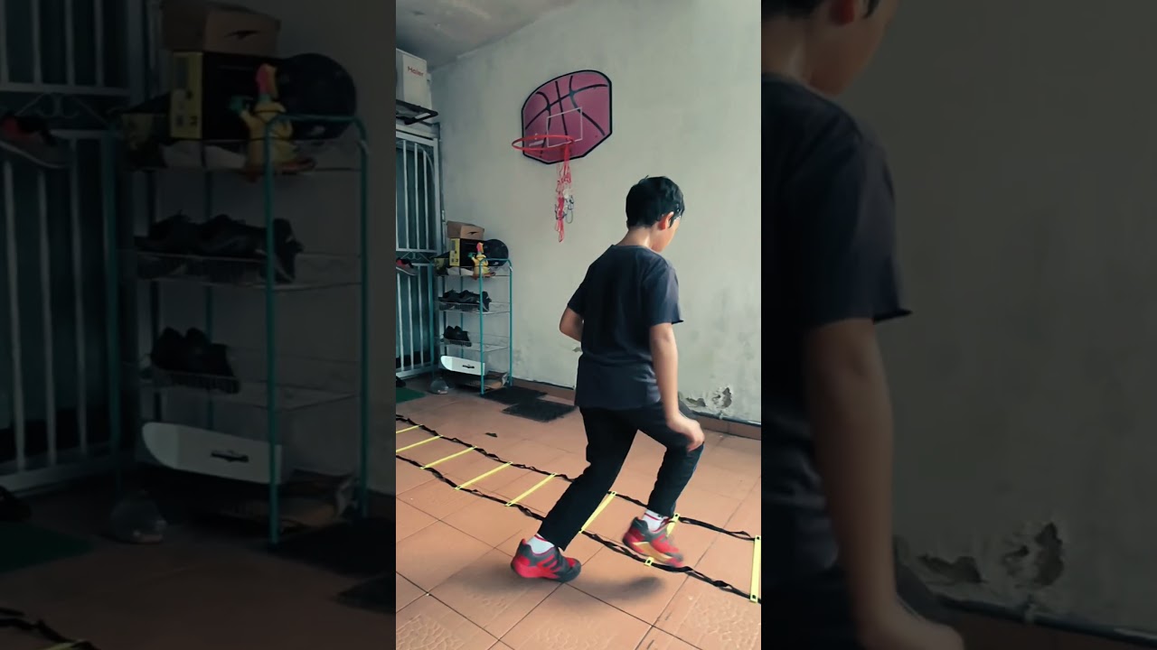 Muaz's training routine at home. Let's go! #badminton #training #roadtochampion