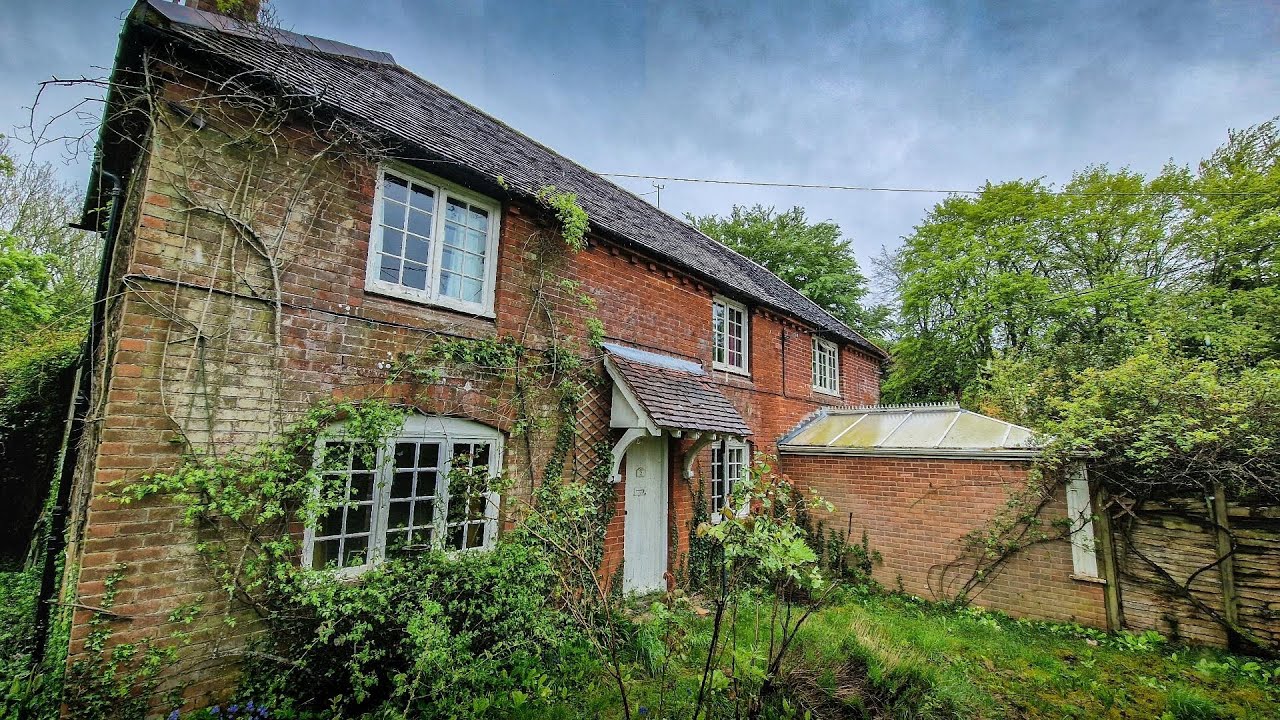 We found ABANDONED Cottages - Left to Decay!