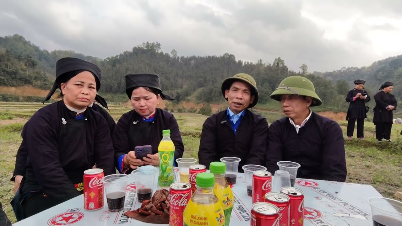 Phần 2.Lần đầu tiên đến với Lễ Hội Loong tòng điểm của xã Hồng phong,nhưng hát không hay mọi người ạ