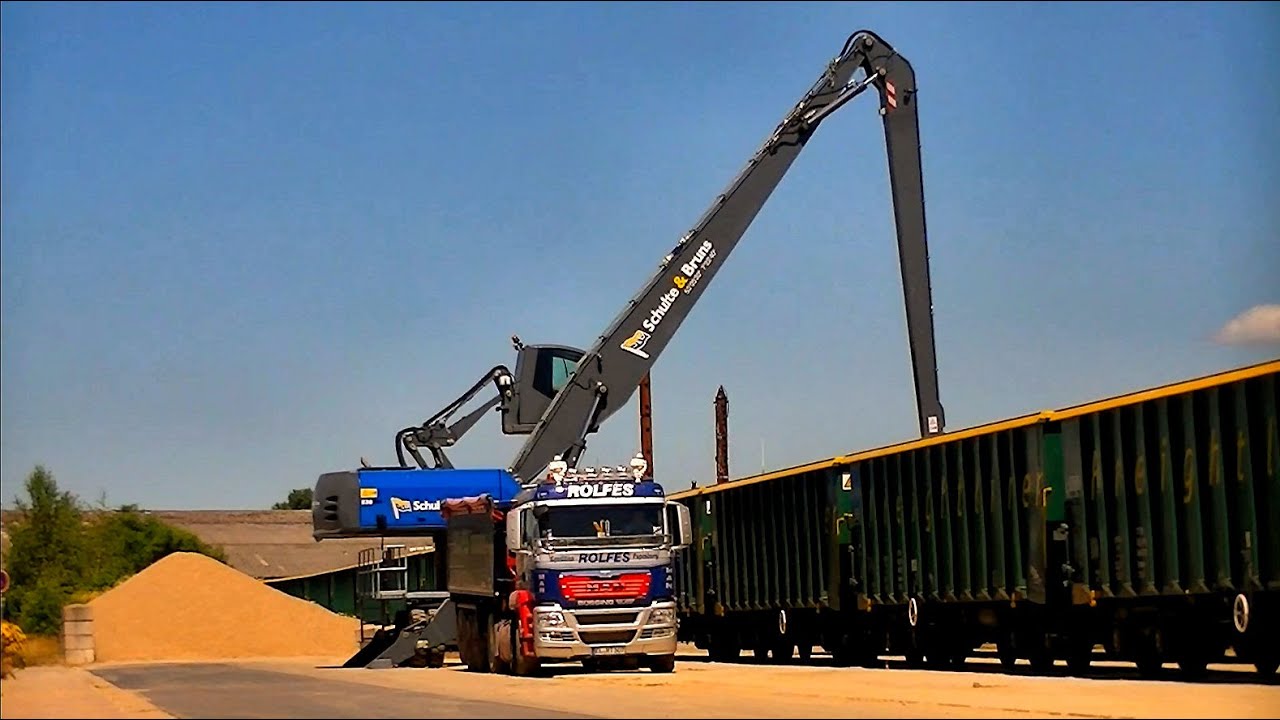 Schotterverladung mit Umschlagbagger Atlas 520MH / Material handler Atlas 520MH
