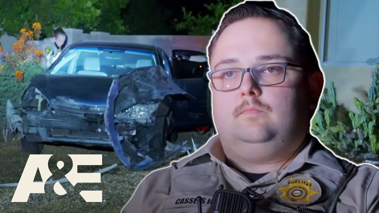 Car Crashes Into Home, Police Search for Teens in the Area | Desert Law | A&E