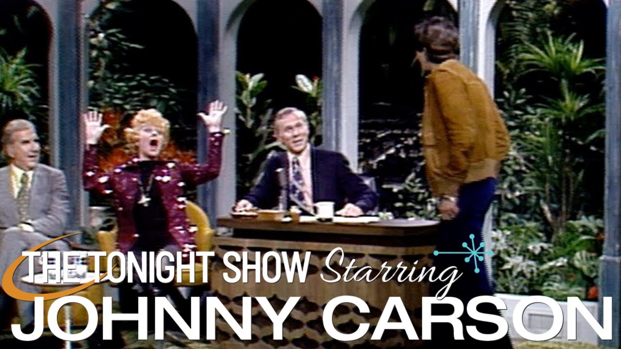 Люсиль Болл неожиданно навестил своего сына, Дези Арназа-младшего | Carson Tonight Show