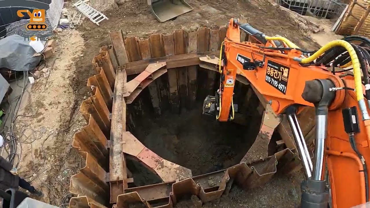 영웅건기 엥콘틸트로테이터(engcon tiltrotator)활용 오수맨홀(연장붐) 7m수직구 터파기 작업 7M vertical shaft using an extended boom