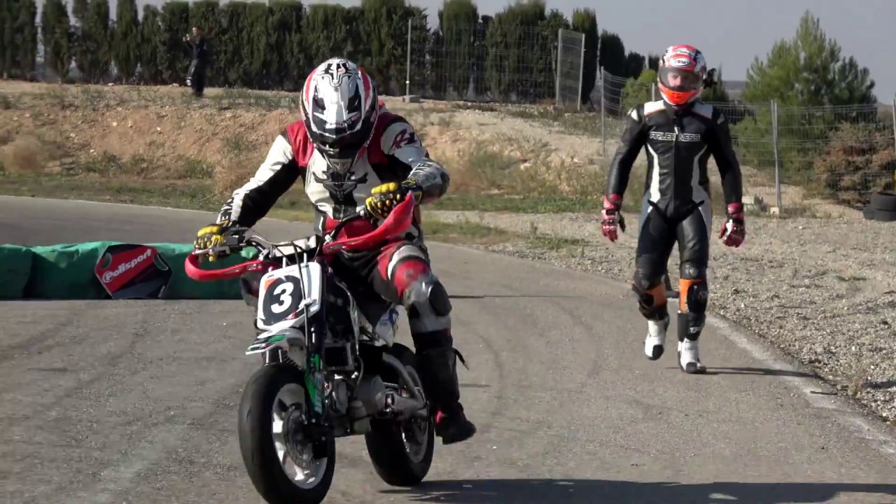 CARRERA DE RESISTENCIA EN EL CIRCUITO DE JUNEDA CON UN SUPER PILOTO Superpao 58 Paola Ramos
