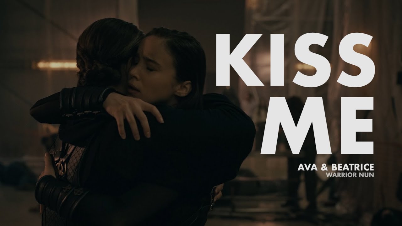Ava & Beatrice | Kiss Me