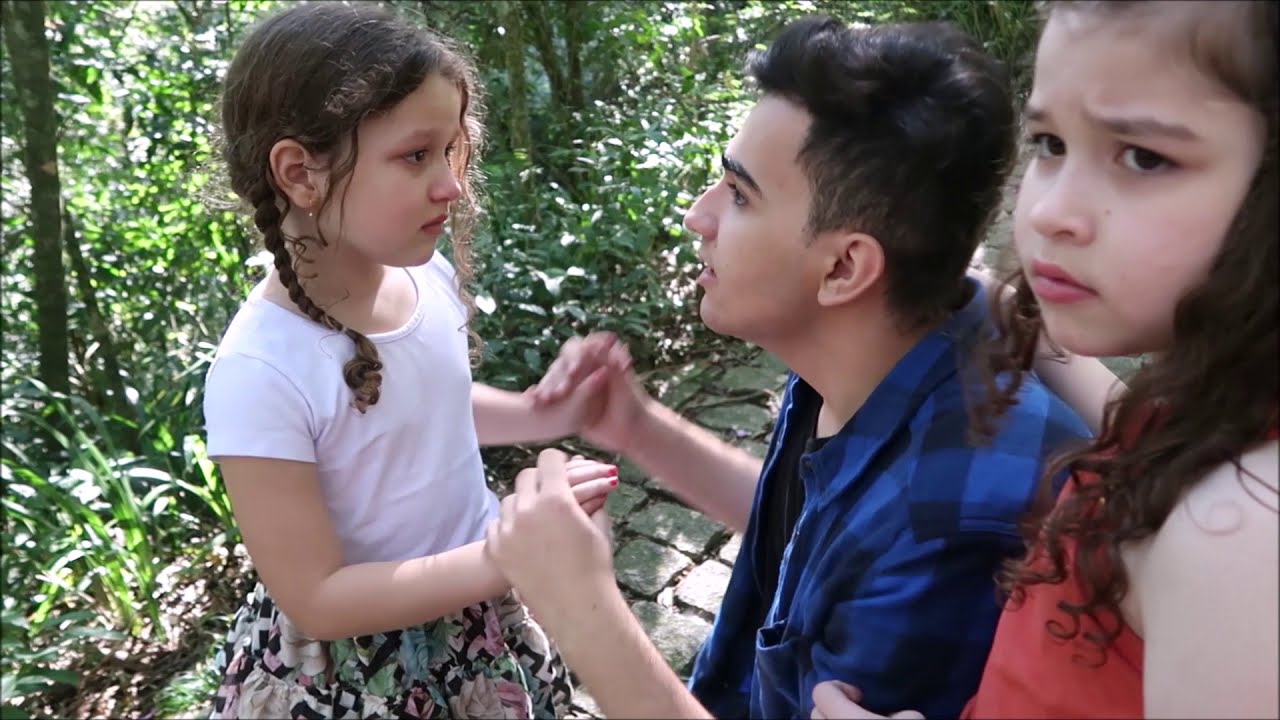 ABRACADABRA - O QUE ACONTECE SE VOCÊ VOLTAR À FLORESTA SEM FIM