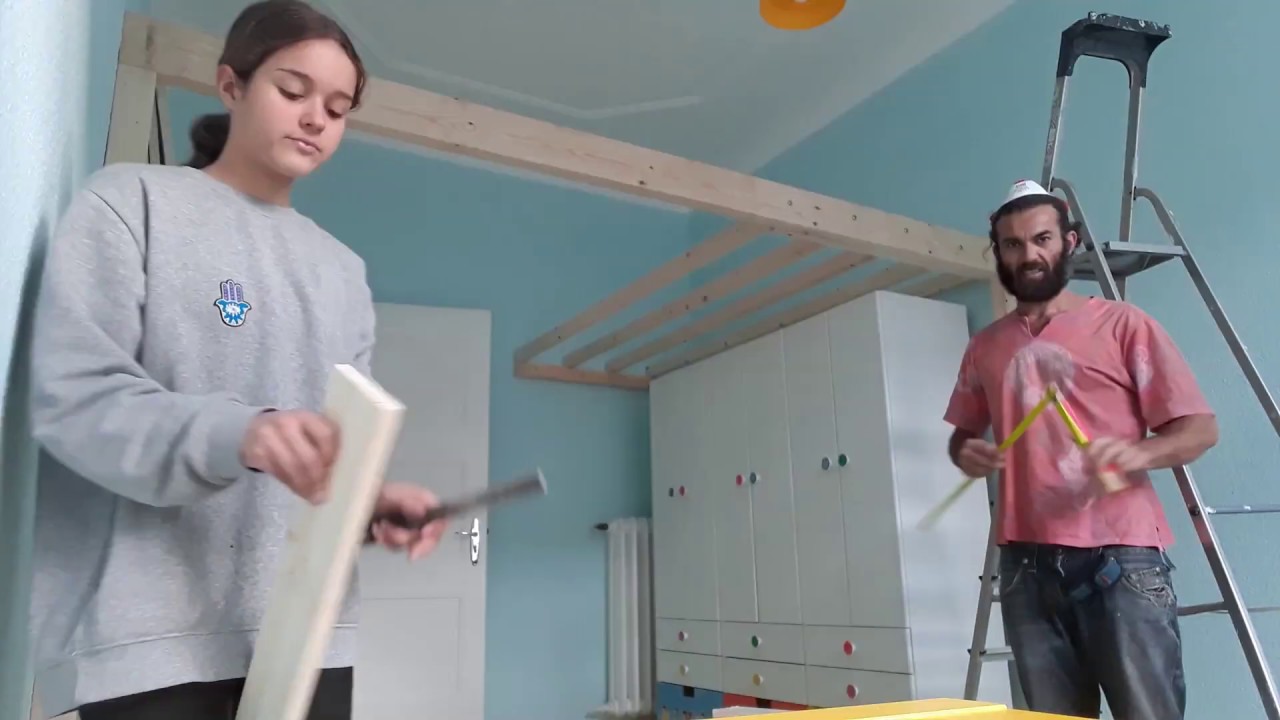 Hochbett mit meiner Tochter aufgebaut