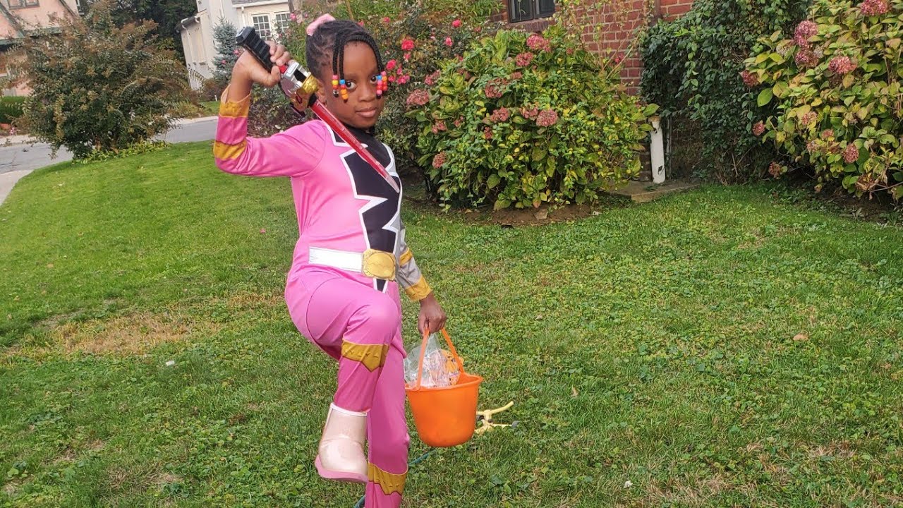 HALLOWEEN 2022 Trick or Treating after school | Power Ranger costume