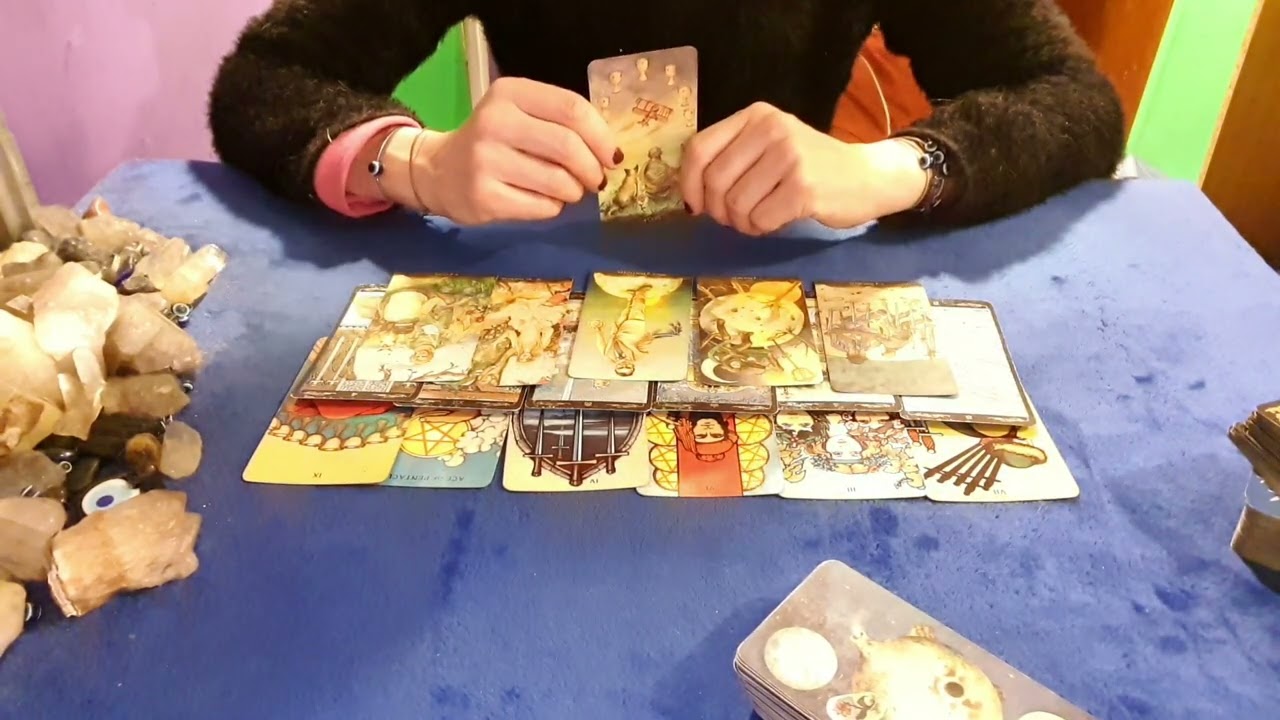 AVERIGUA SUS VERDADERAS INTENCIONES? QUE QUIERE? LAS CARTAS HABLAN. PALABRAS SUELTAS EN SU CABEZA