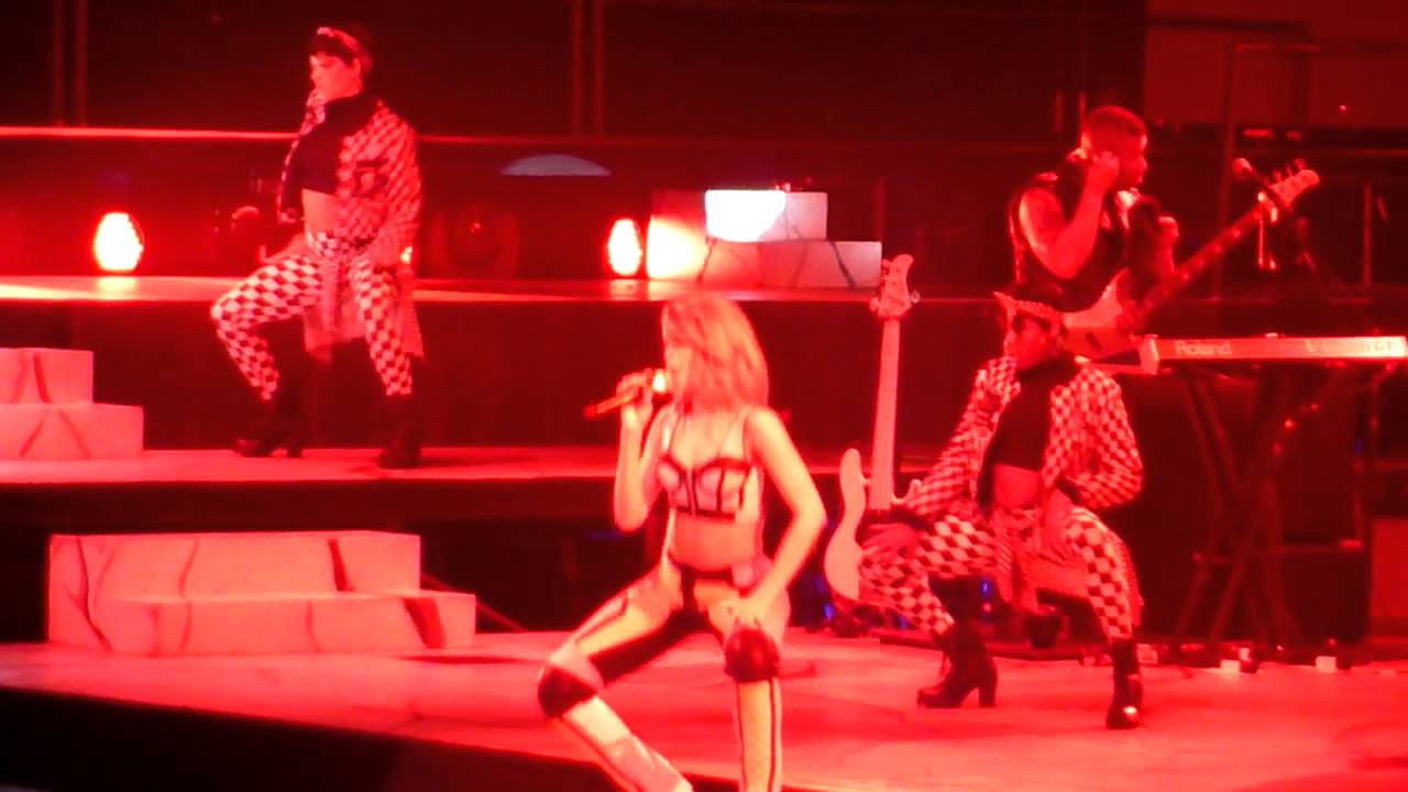 Rihanna - Jump & Umbrella - 26.06.13 - Köln Lanxess Arena