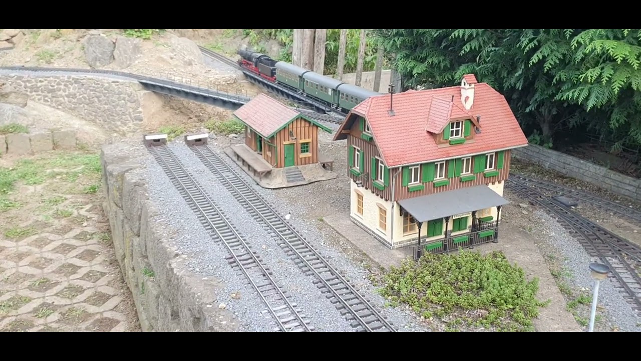 9 Minuten Piko BR 50 auf der Gartenbahnschiene