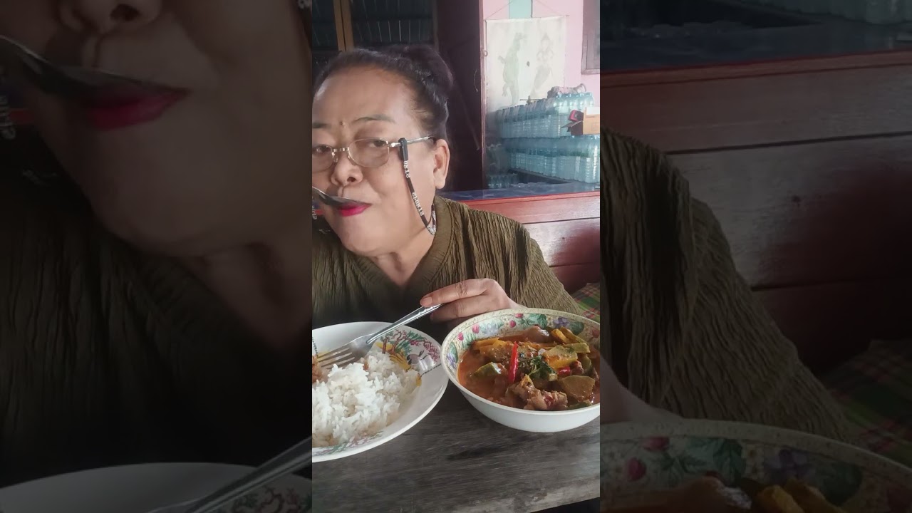 กินข้าวแกงไก่ใส่ฟักทองจ้าข้าวร้อนๆแกงร้อนๆ