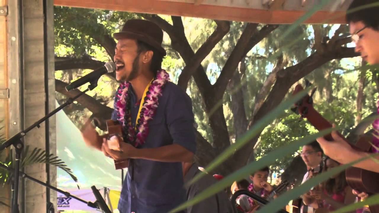 Ukulele Festival Hawaii 2013 -- Singto Numchok (Thailand)