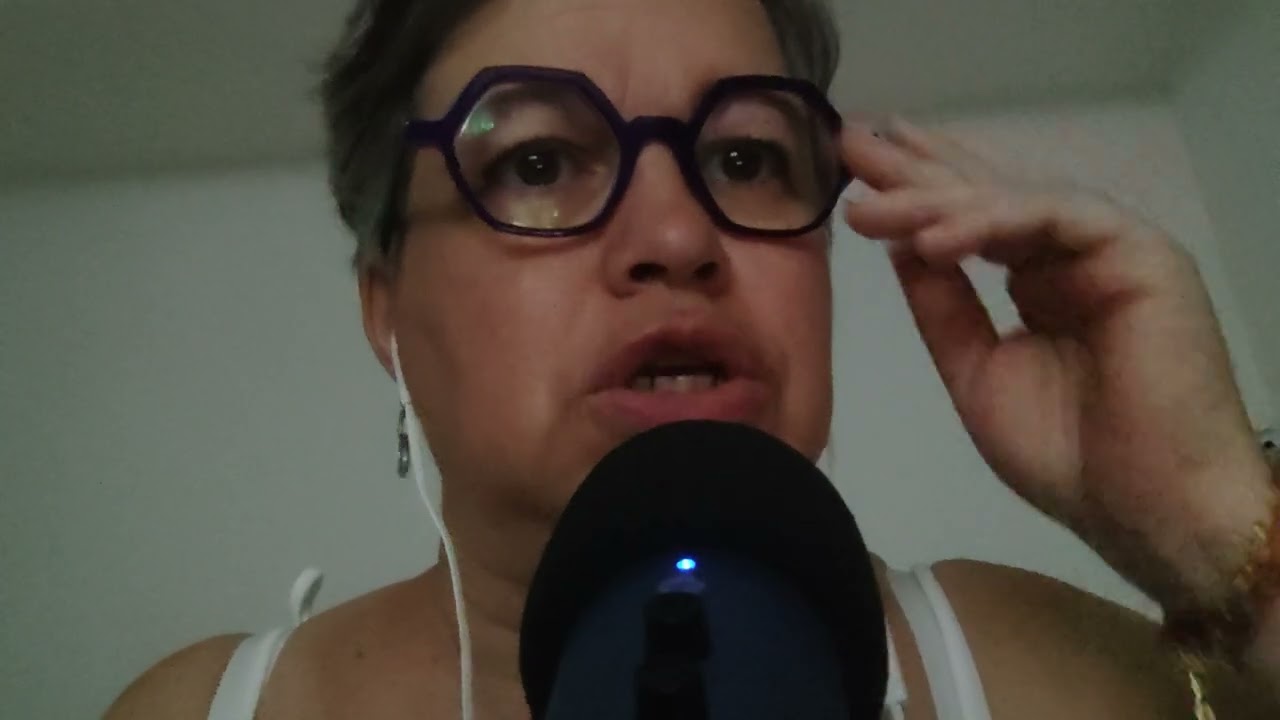Asmr - racconto un po' di me in whispering soft spoken e inaudible per Federica 