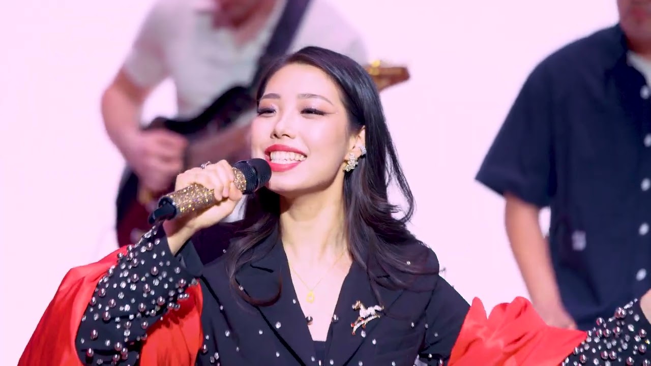 高紫旗乐队表演《Miss Mind》