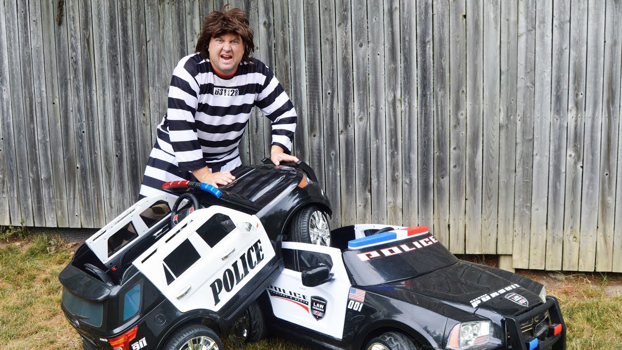 Sketchy Mechanic Plays Silly Joke on Little Heroes Pretend Police