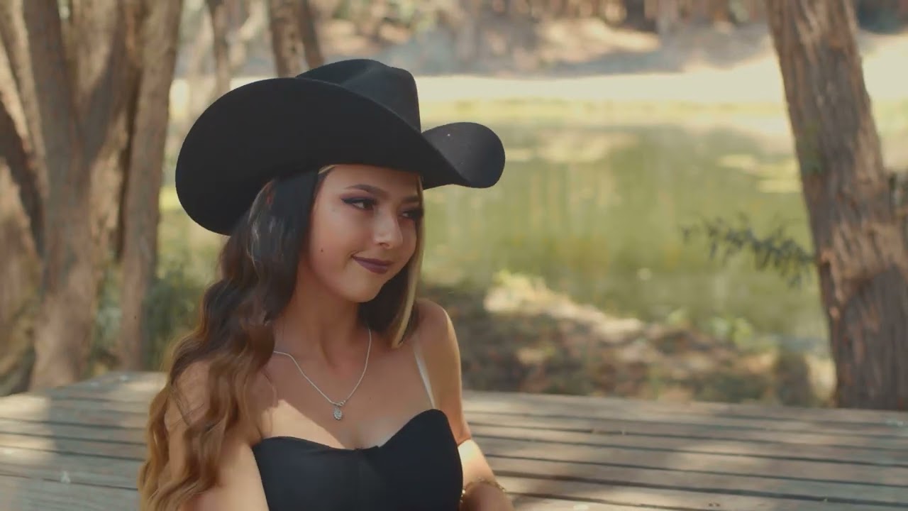 Los Huasos del Sur - Abrazando Mi Botella (Oficial Video)