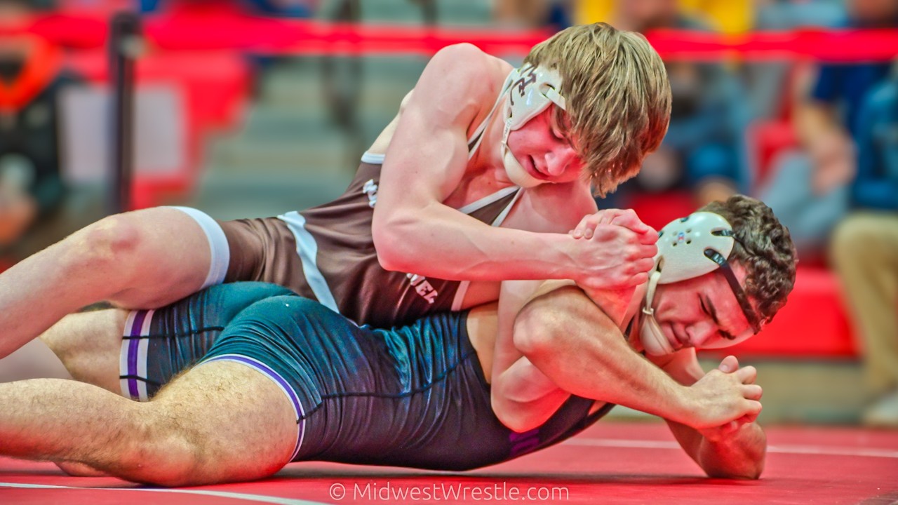 182 - Ben Bielawski {G} of Downers Grove North IL vs. Rylan Breen {R} of Mt Carmel IL