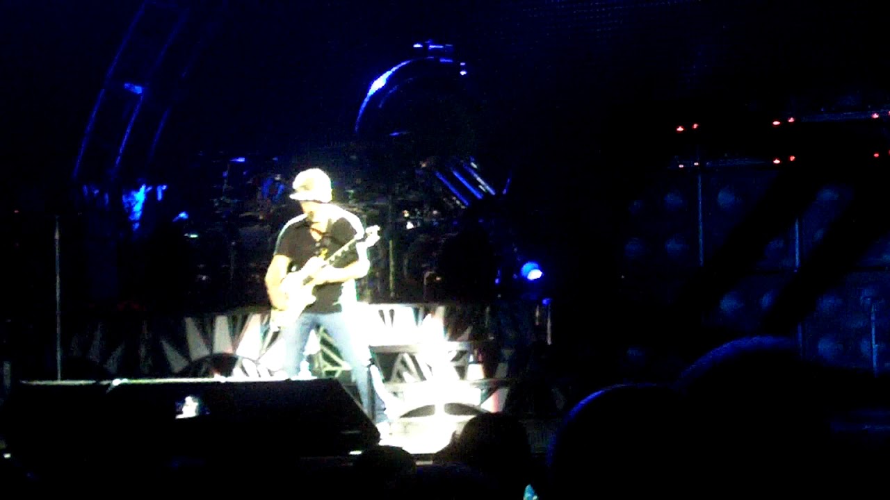 ED VAN HALEN'S GUITAR SOLO INTERRUTED BY A BIG ASS EFN BUG..KANSAS CITY 15'