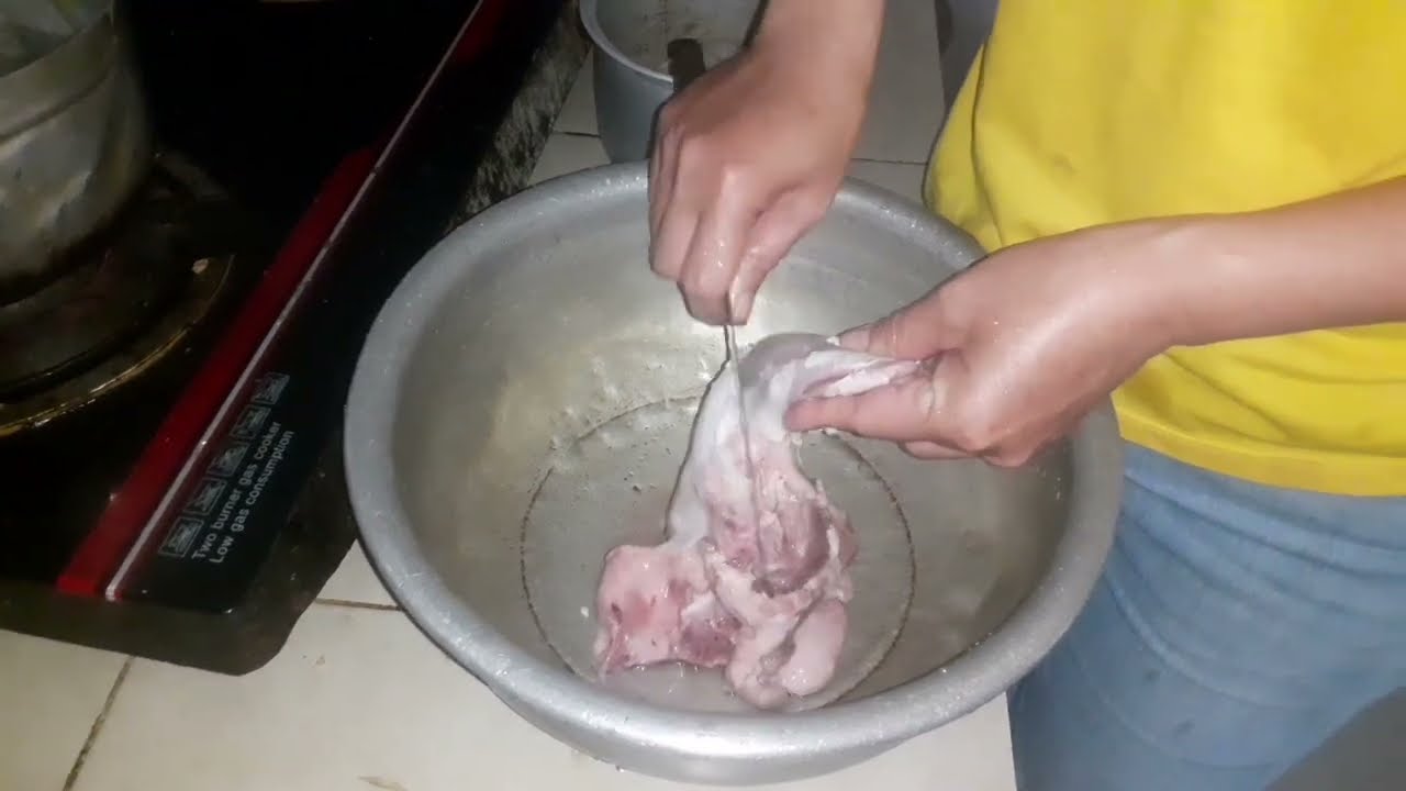 กานล้างหลี้นหมูให้สะอาด