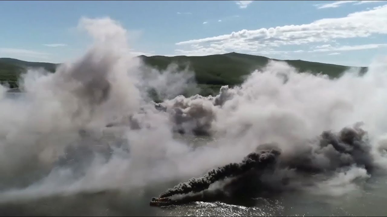 Переправа техники через водные преграды на маневрах &laquo;Восток-2018&raquo;