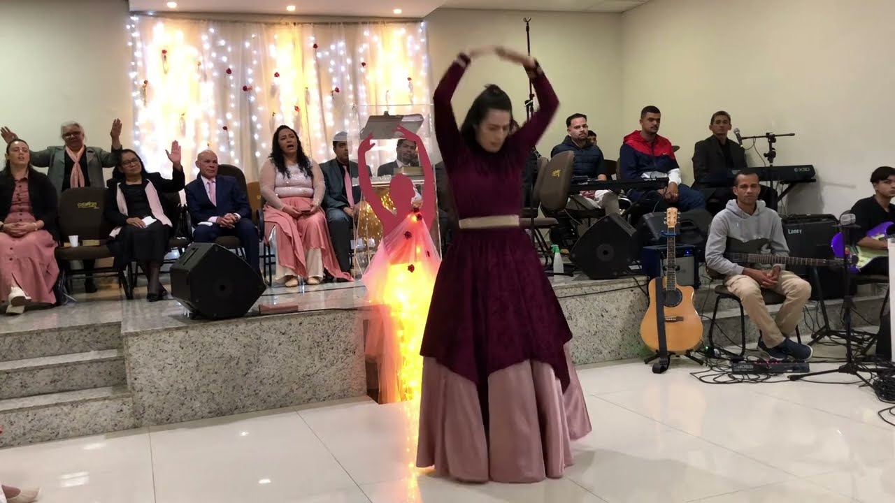 DIAS DE GUERRA | Amanda Andrade Dançando com Deus.