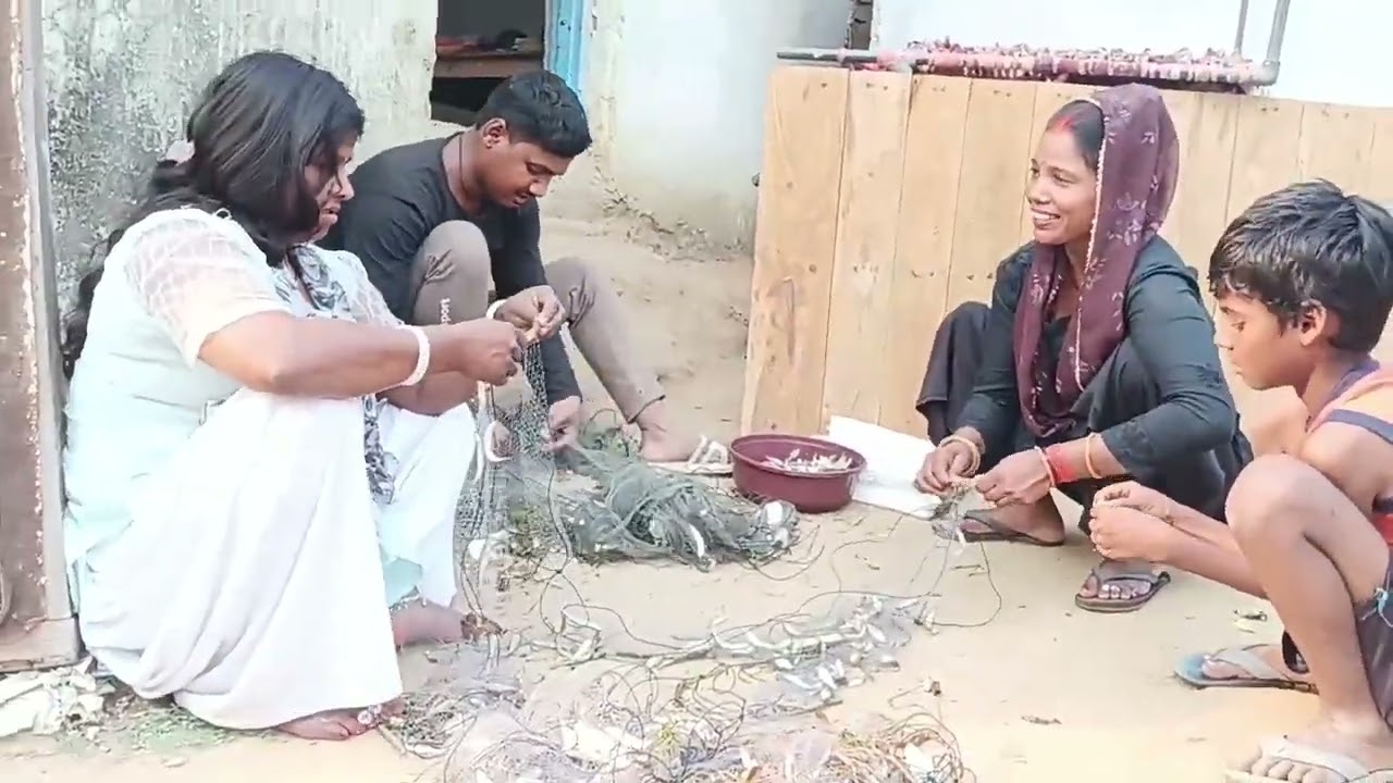 Aaj me machli bana rhi hu 🤗 please like share comment kijiye#gitagorakhpuriya #vlog #funnyvideo 
