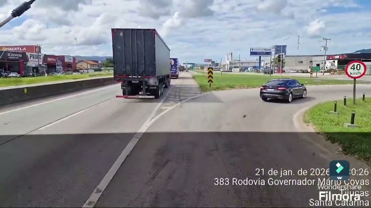 Fogo na mata em Tijuca br 101sentido sul a coisa tá feia 