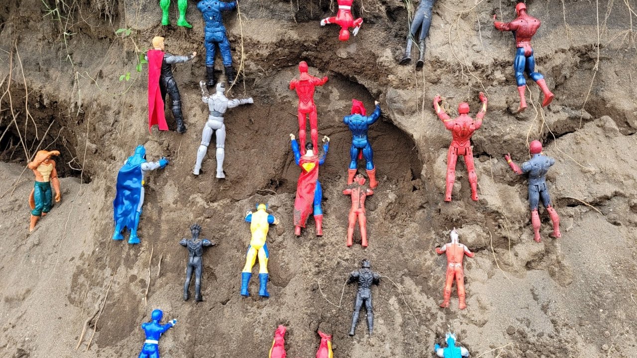 SPIDRMAN DAN POWER RANGERS JATUH KE JURANG, SUPERMAN DAN BAT MAN TENGGELAM ADIK SPIDERMAN JATUH