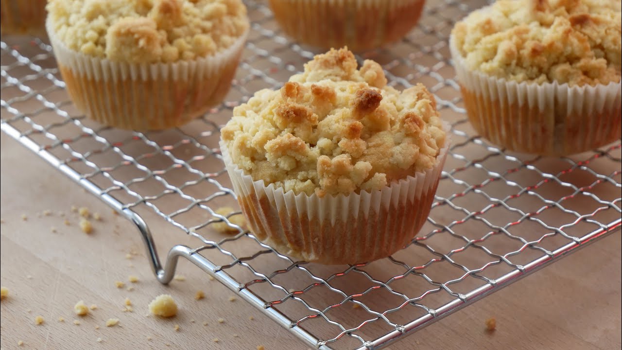 Schnelle Apfelmus Muffins mit Streuseln || Apple Sauce Muffins with Crumbles || [ENG SUBS]