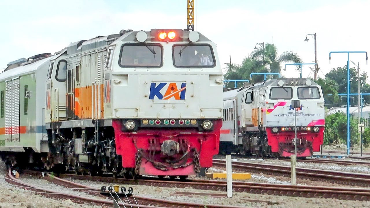 KOK BISA KA SINGASARI DITARIK LOKOMOTIF CC 206 ? KERETA API DATANG BERANGKAT DI STASIUN BLITAR