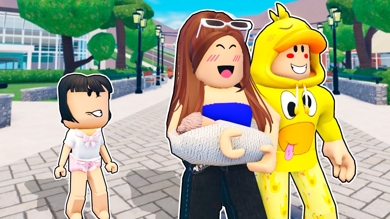 MI BEBE SE PONE CELOSA DE SU NUEVO HERMANITO EN ROBLOX!