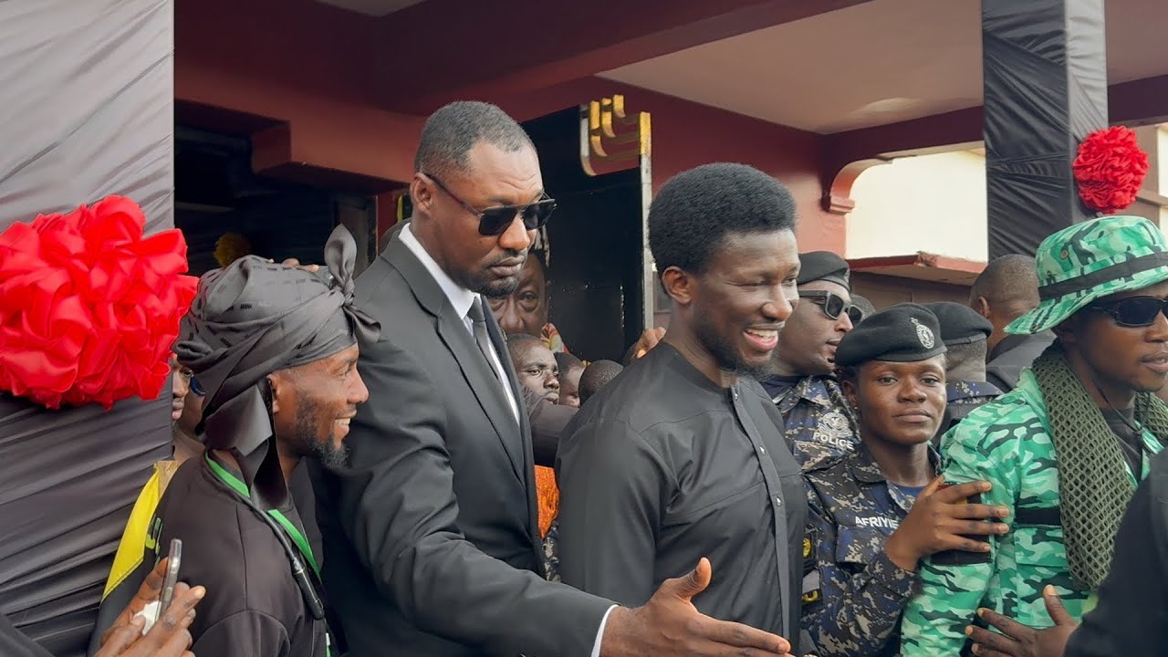 Watch how Cheddar Security Handled some fans at Mamponghene Funeral. Big wigs all Came Around