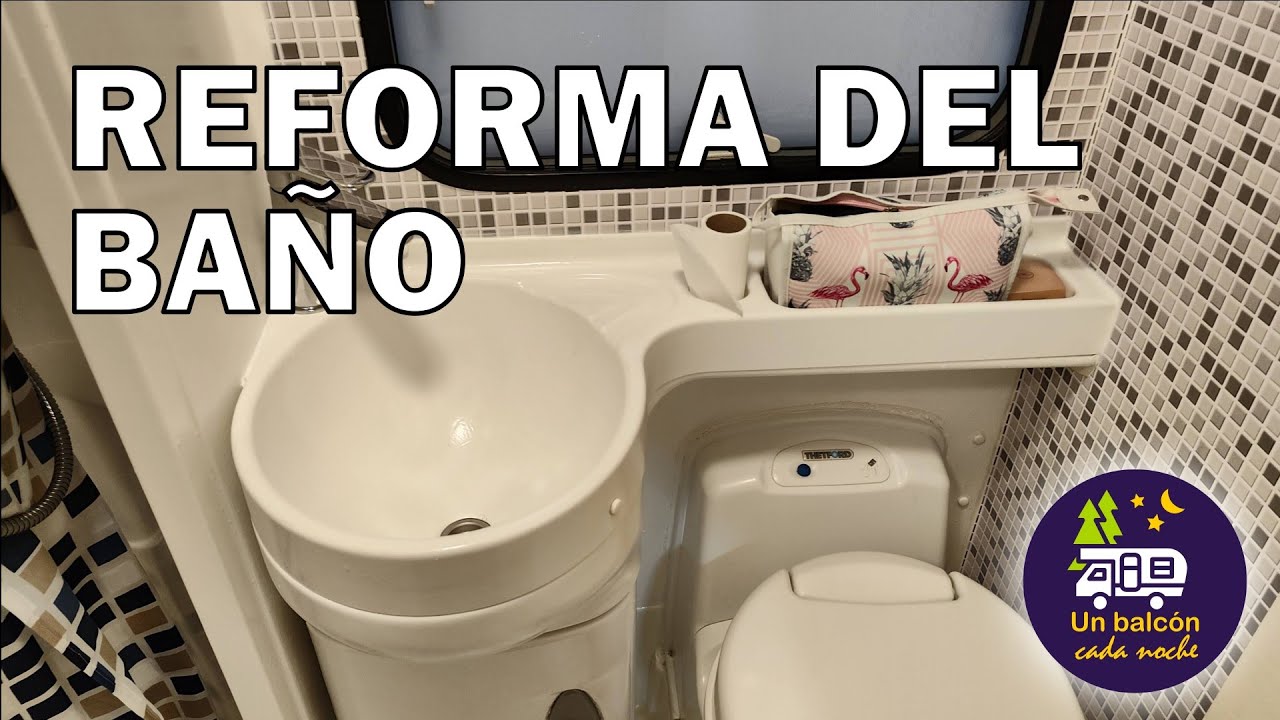 Brico en autocaravana: pintamos el baño y reparamos el suelo