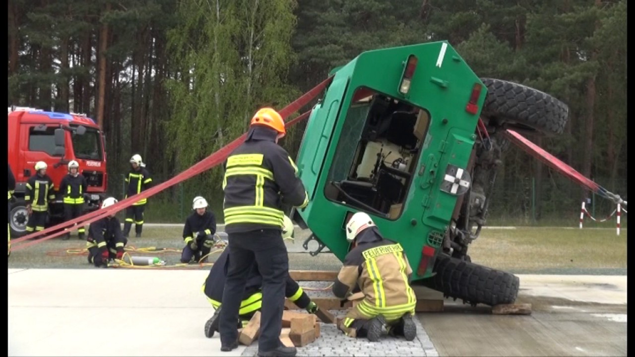 Training an der Landesfeuerwehrschule (Teil 3) - ELSTERWELLE