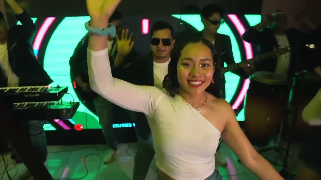 Yo quiero tus Besos - Grupo Dezkontrol de Roberto Camacho ft Yanet Guadalupe- Video Oficial