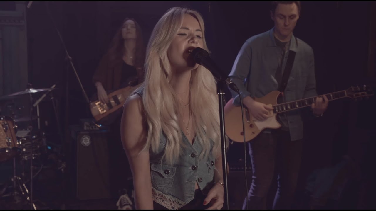 Laura Evans - &lsquo;Fool&rsquo; live featuring Chris Buck, Acapela studios. 