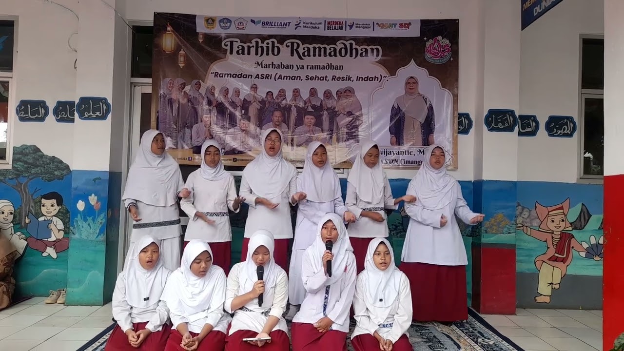 Membawakan sholawat bersama kelas VI A dan VI B pada acara Tarhib Ramadhan