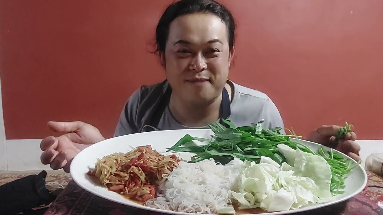 ส้มตำเผ็ดๆร้านเด็ดในหมู่บ้าน ขนมจีนเส้นเหนียวนุ่มของสาวเฉิ่มอร่อยสุดๆเมื่อกินคู่กัน