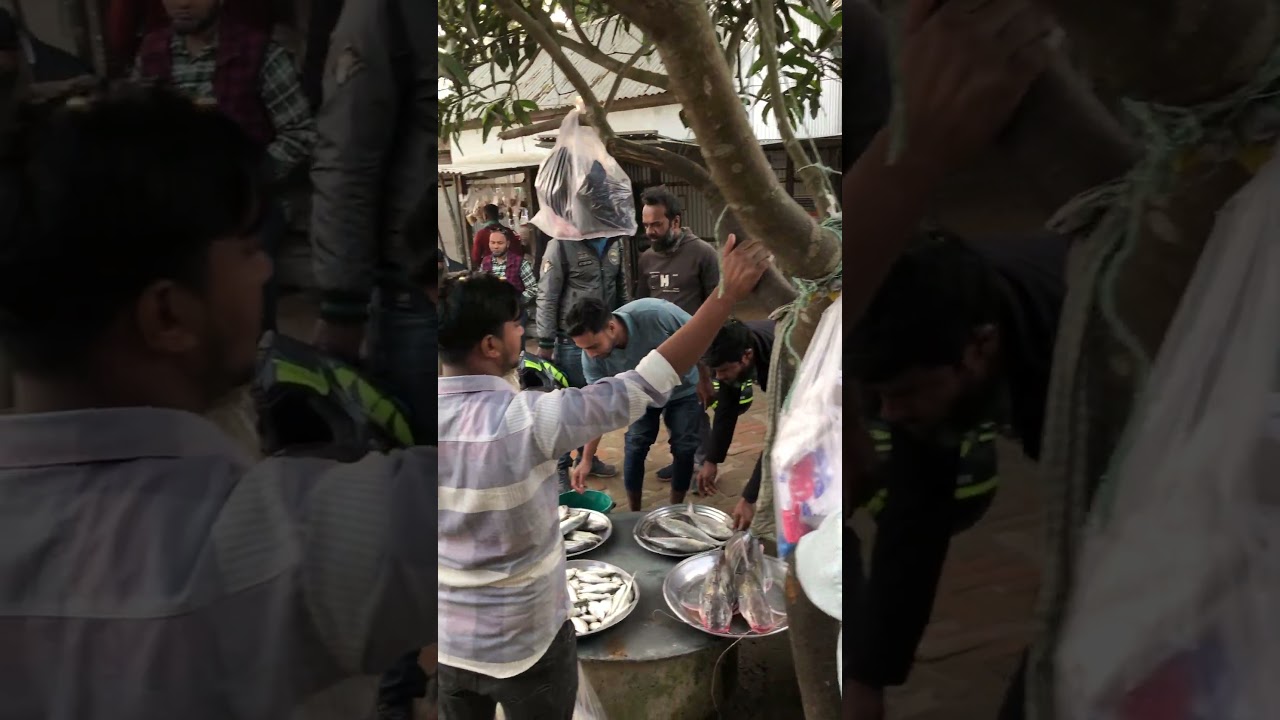 দেখেন কি পরিমাণ লোক জুম্মার দিন পালের চর বাজার 